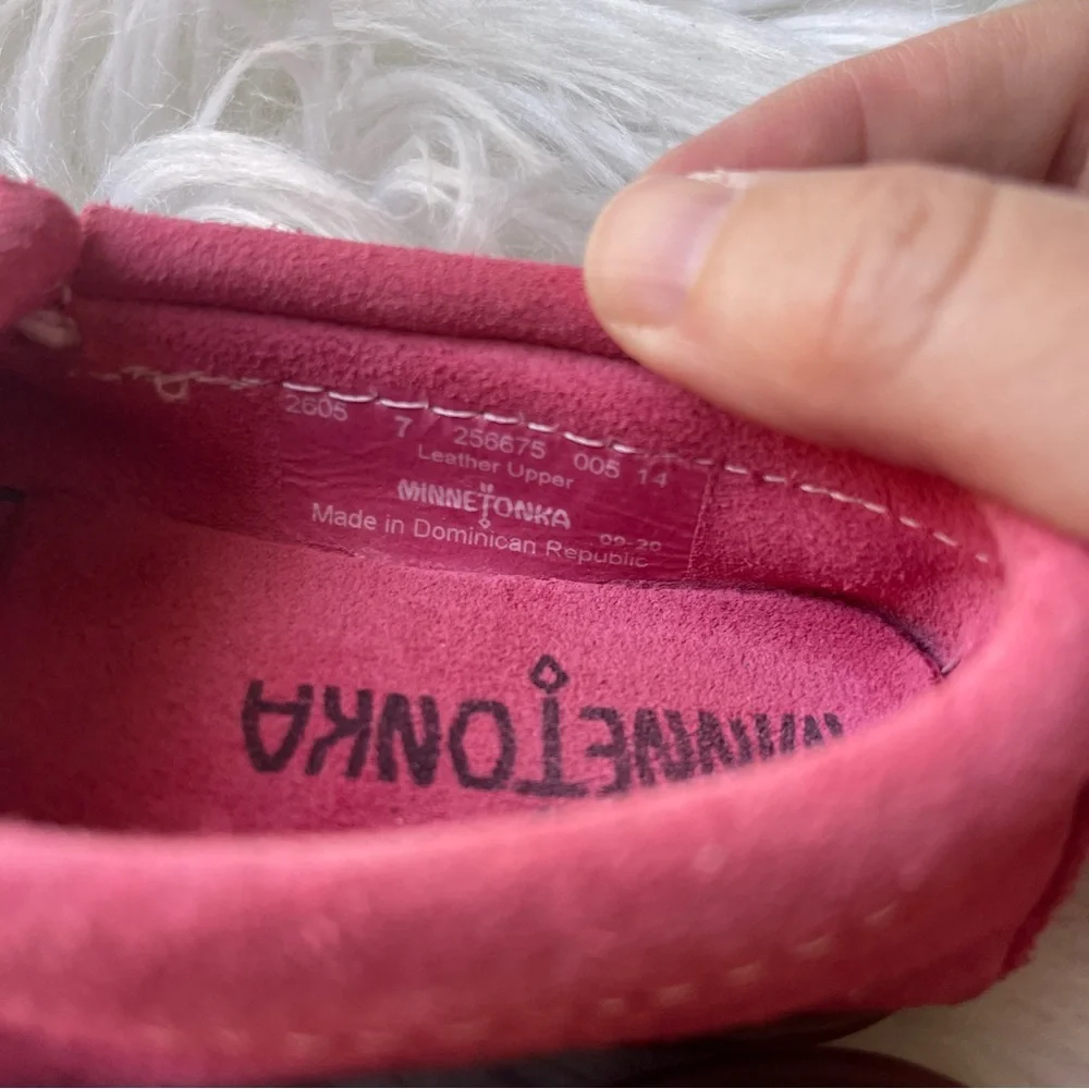 MINNETONKA Child’s Thunderbird II Hot Pink moccasins
